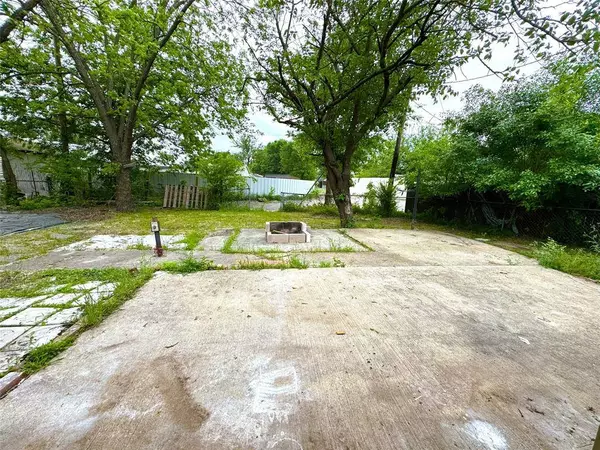 9414 Frostwood Street, Dallas, TX 75217