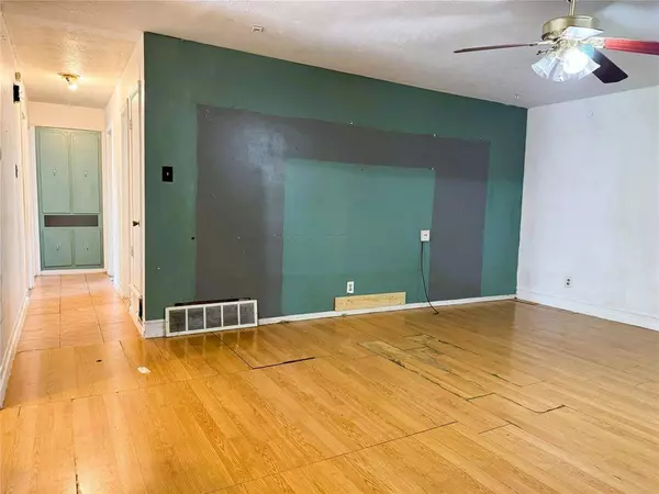 9414 Frostwood Street, Dallas, TX 75217