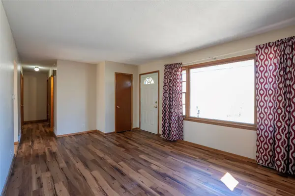 4563 Fairview Drive, Pleasant Hill, IA 50327