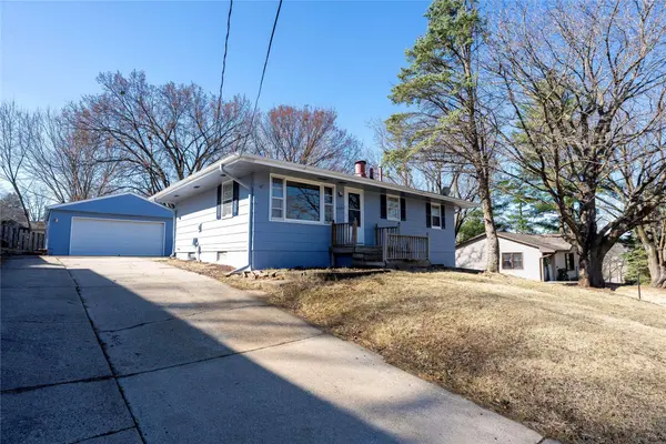 4563 Fairview Drive, Pleasant Hill, IA 50327