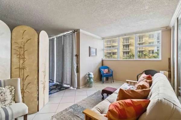 1239 Hillsboro Mile # #203, Hillsboro Beach, FL 33062-1308