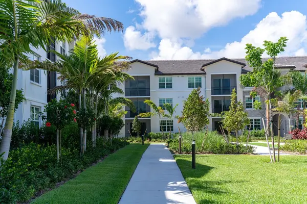 7607 W Atlantic Ave, Delray Beach, FL 33446
