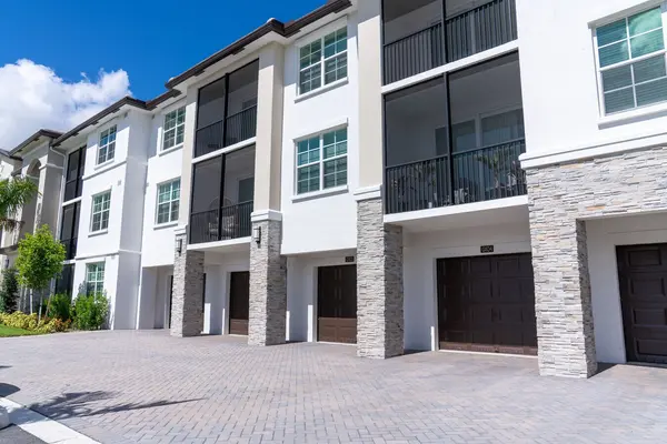 7607 W Atlantic Ave, Delray Beach, FL 33446