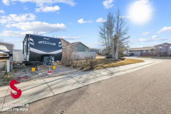 1096 6th St, Evansville, WY 82636