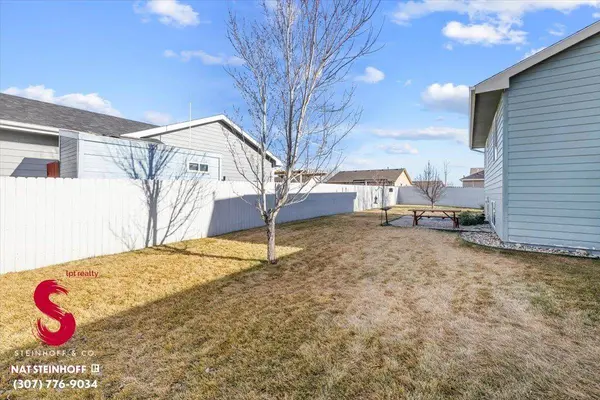 1096 6th St, Evansville, WY 82636