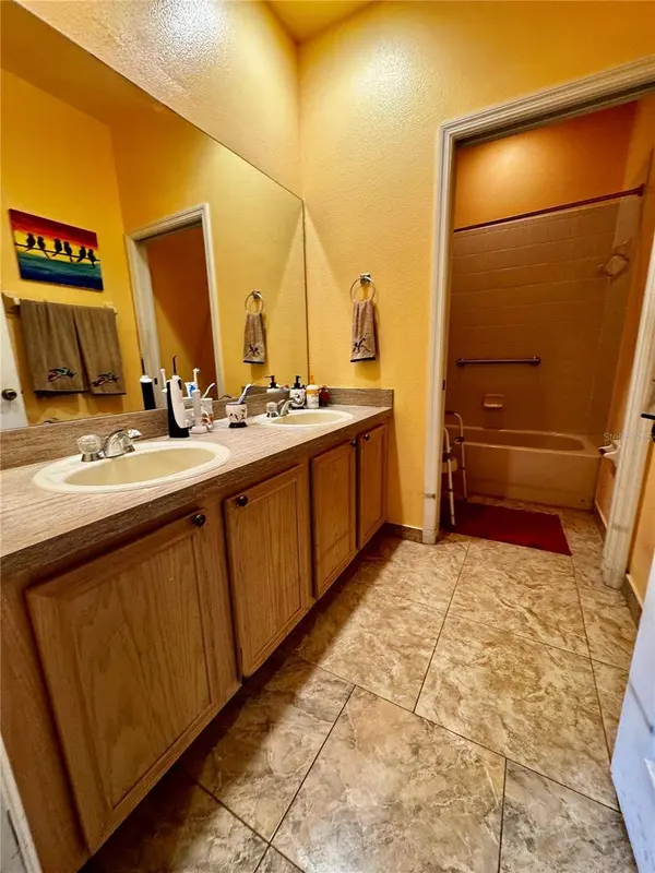 2082 ISLAND WALK DR, Orlando, FL 32824