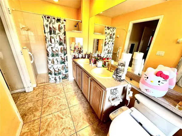 2082 ISLAND WALK DR, Orlando, FL 32824