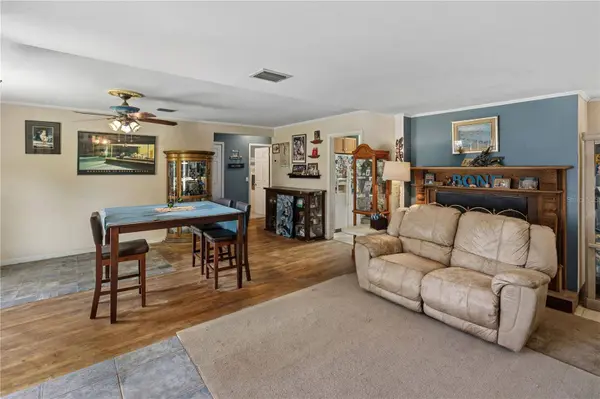 26015 SACKAMAXON DR, Sorrento, FL 32776