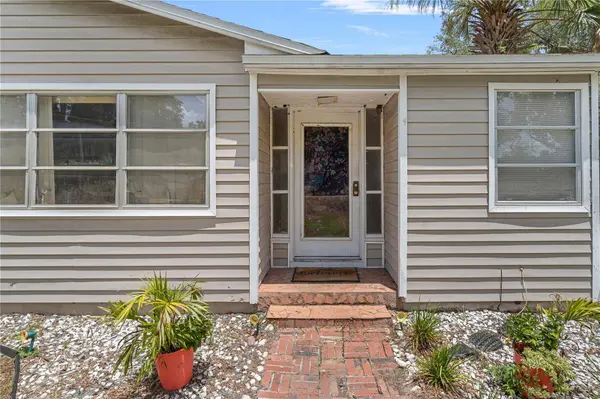 26015 SACKAMAXON DR, Sorrento, FL 32776