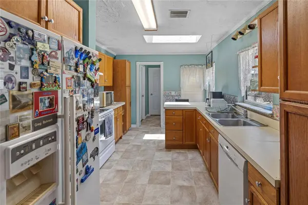 26015 SACKAMAXON DR, Sorrento, FL 32776