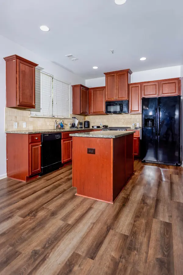 933 Spicy Oak Dr NW, Lawrenceville, GA 30044-6883