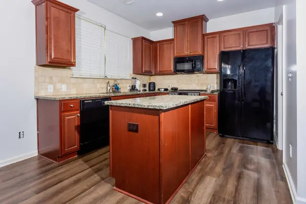 933 Spicy Oak Dr NW, Lawrenceville, GA 30044-6883