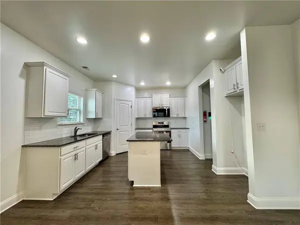 320 Brooks Village DR, Pendergrass, GA 30567