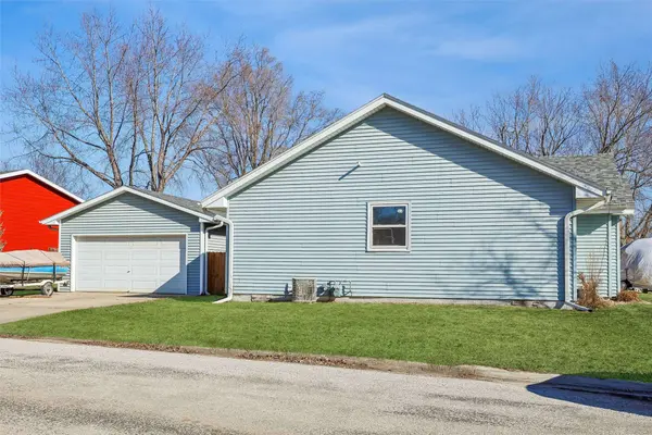 109 6th Street, Cambridge, IA 50046