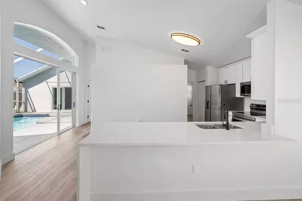 1060 JAYBEE AVE, Davenport, FL 33897