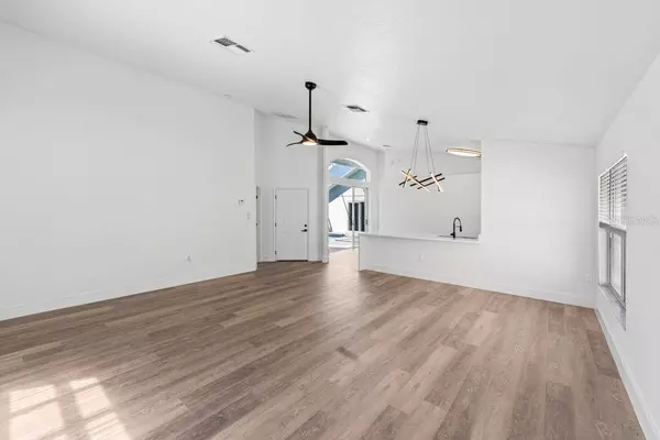 1060 JAYBEE AVE, Davenport, FL 33897