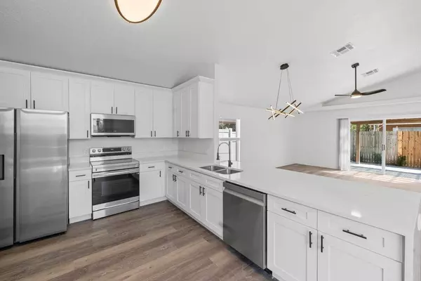 1060 JAYBEE AVE, Davenport, FL 33897