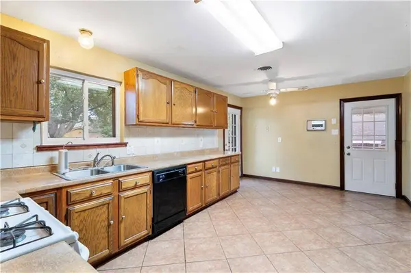 6212 STRATFORD PL, New Orleans, LA 70131