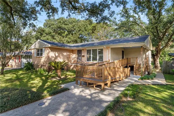 6212 STRATFORD PL, New Orleans, LA 70131