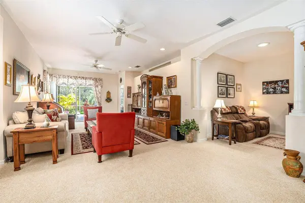 6041 SANDHILL RIDGE DR, Lithia, FL 33547