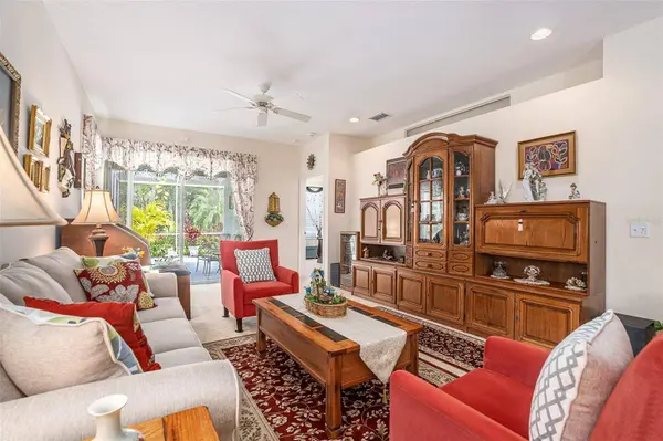 6041 SANDHILL RIDGE DR, Lithia, FL 33547