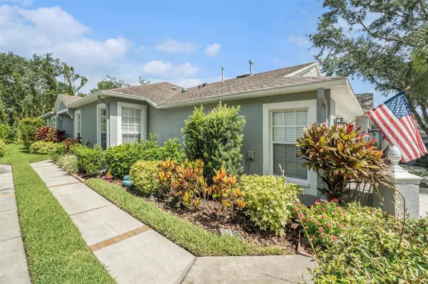 6041 SANDHILL RIDGE DR, Lithia, FL 33547
