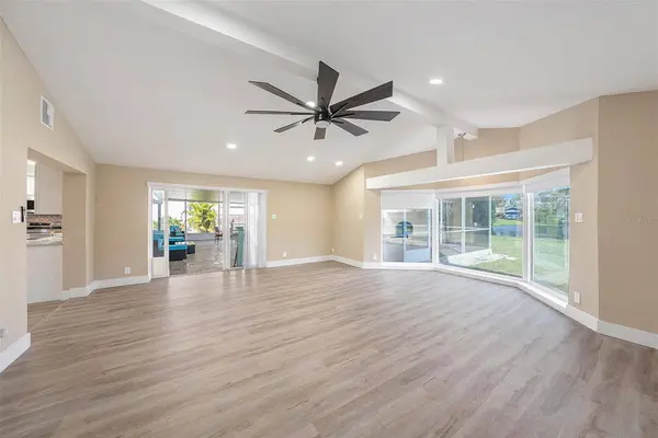 239 FREEPORT AVE NE, St Petersburg, FL 33702