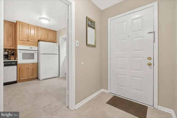 7504 WESTLAKE TER #25, Bethesda, MD 20817