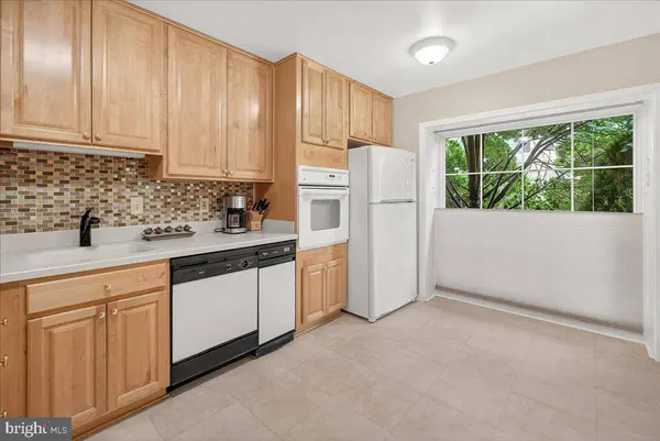 7504 WESTLAKE TER #25, Bethesda, MD 20817