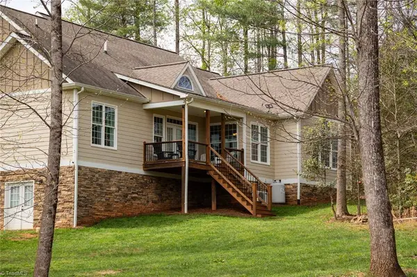 161 Burberry DR, Purlear, NC 28665