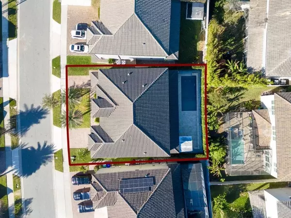 8085 LUDINGTON CIR, Orlando, FL 32836