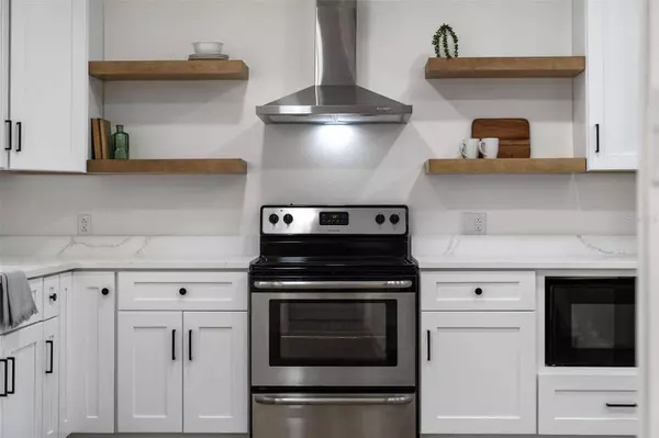 214 E 18TH ST, Sanford, FL 32771