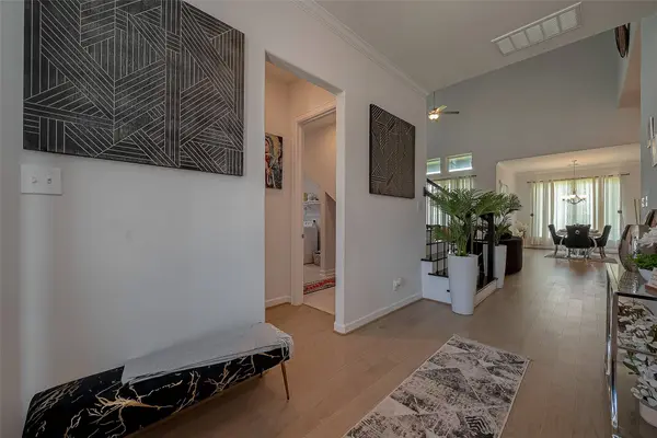 9207 Secretariat LN, Mont Belvieu, TX 77523