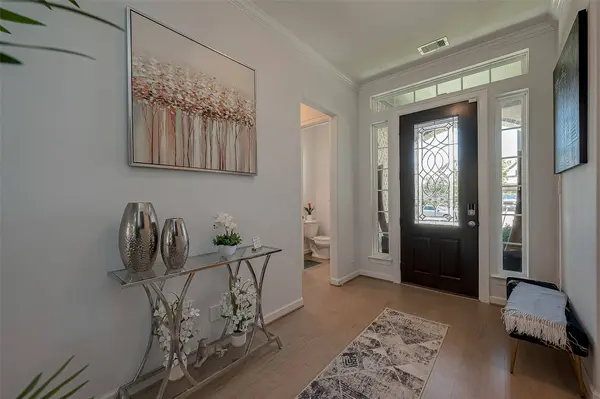 9207 Secretariat LN, Mont Belvieu, TX 77523