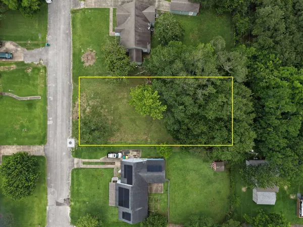 2320 Meadow LN, La Marque, TX 77568