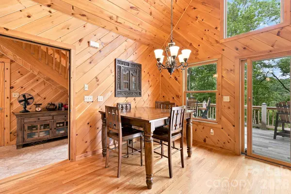 1055 Winter Star LOOP, Burnsville, NC 28714