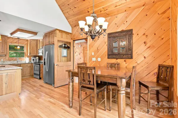 1055 Winter Star LOOP, Burnsville, NC 28714