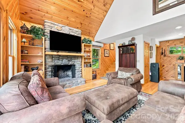 1055 Winter Star LOOP, Burnsville, NC 28714