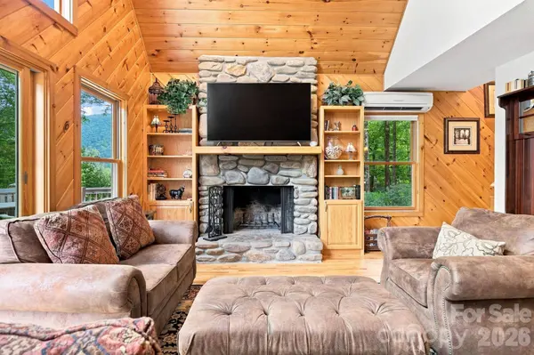 1055 Winter Star LOOP, Burnsville, NC 28714