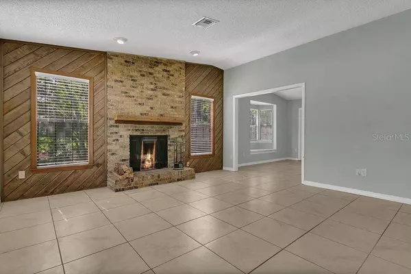 1305 E OHIO AVE, Deland, FL 32724