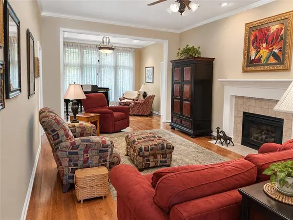 5253 W 121st ST, Overland Park, KS 66209