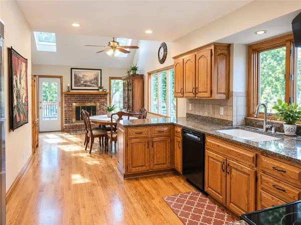 5253 W 121st ST, Overland Park, KS 66209