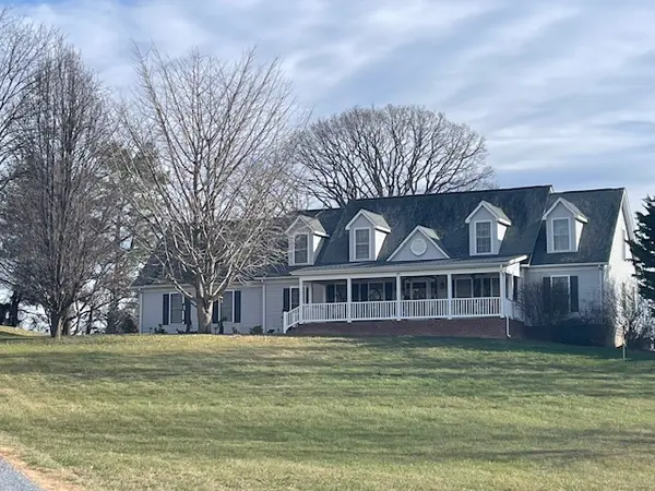 55 Emerson Pl, Fairfield, VA 24435