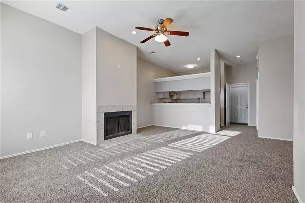 805 Mockingbird Lane, Desoto, TX 75115