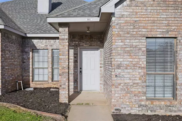 805 Mockingbird Lane, Desoto, TX 75115