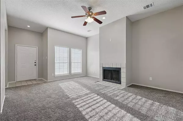 805 Mockingbird Lane, Desoto, TX 75115