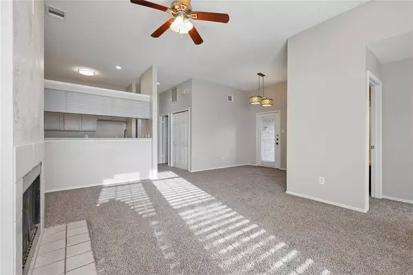 805 Mockingbird Lane, Desoto, TX 75115