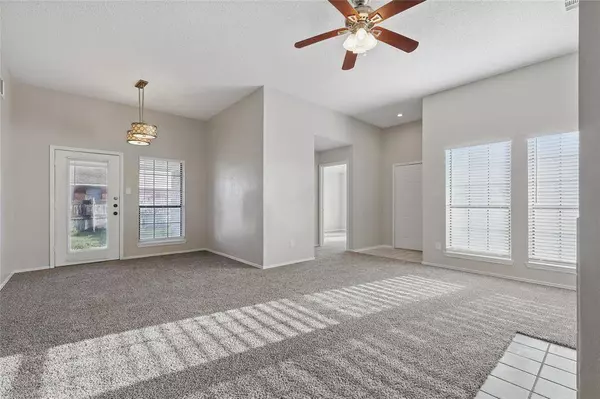 805 Mockingbird Lane, Desoto, TX 75115