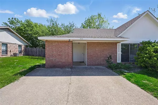 708 Hillcrest Court, Cedar Hill, TX 75104