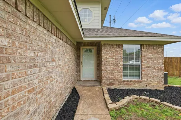 312 California Drive, Glenn Heights, TX 75154